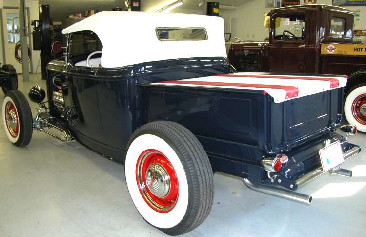 '32 FORD PICKUP